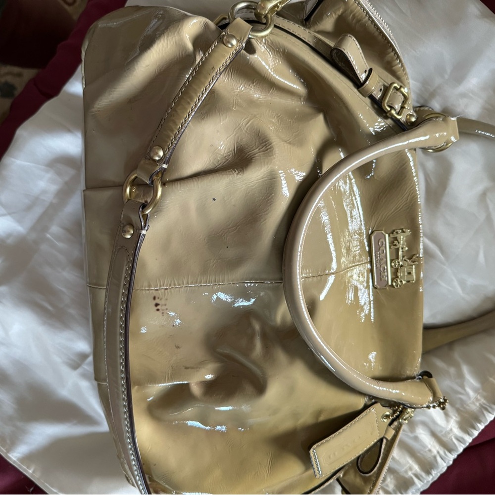 Coach bag patent leather tan